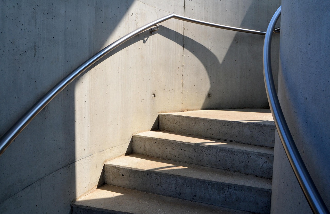 Béton ciré : la solution moderne pour transformer vos surfaces avec style